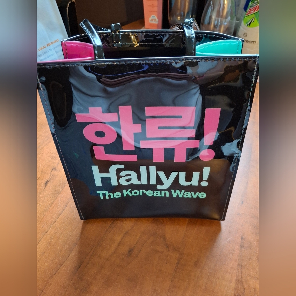 Hand Heart Bag From The Korean Wave Museum Of Fine Arts Boston